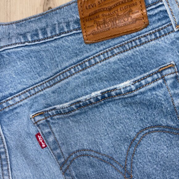 Levi's Light- Medium Wash Buttonfly Wedgie Jeans 30 - Picture 7 of 8